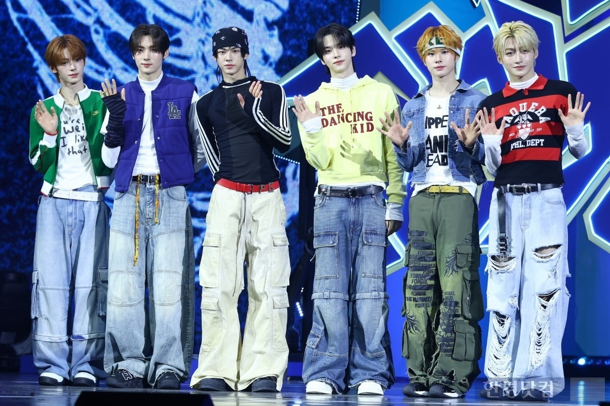 '컴백' 투어스 "청량함에 박력 더했다…'맑은 독기'가 강점"