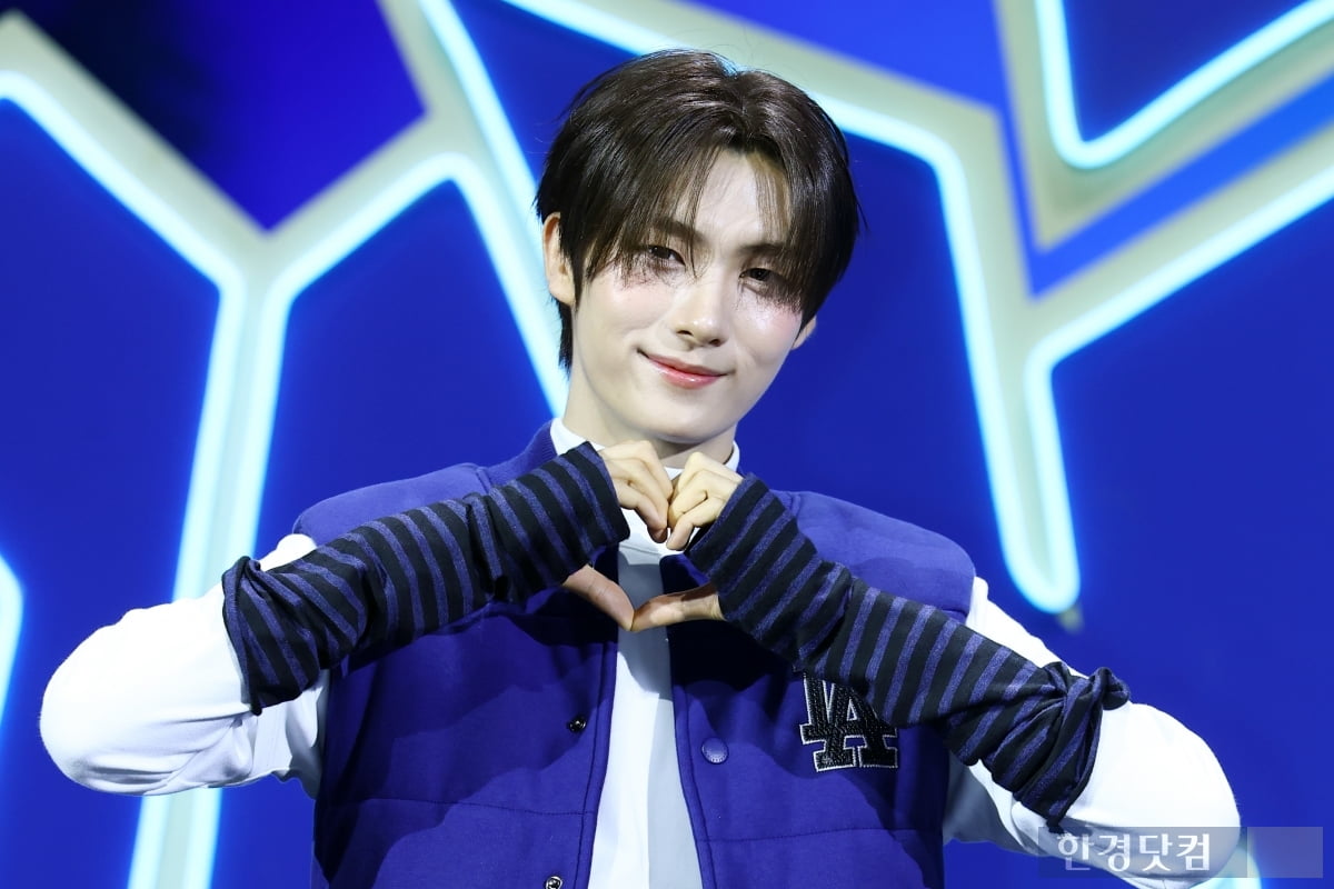 [포토] 투어스 영재, '팬들 마음 흔드는 멋짐'