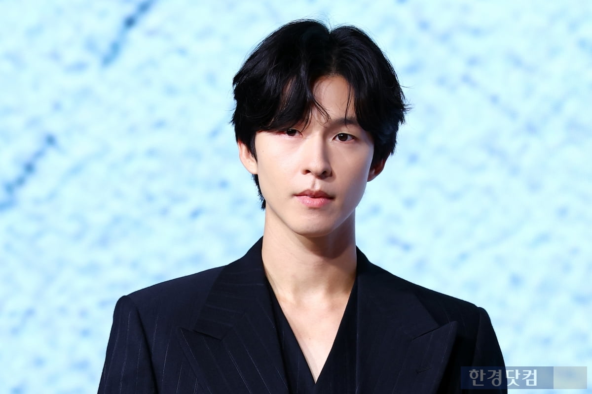 [포토] 홍경, '팬들 마음 흔드는 멋진 모습'