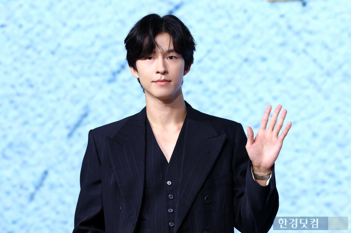 [포토] 홍경, '팬들 마음 흔드는 멋진 모습'