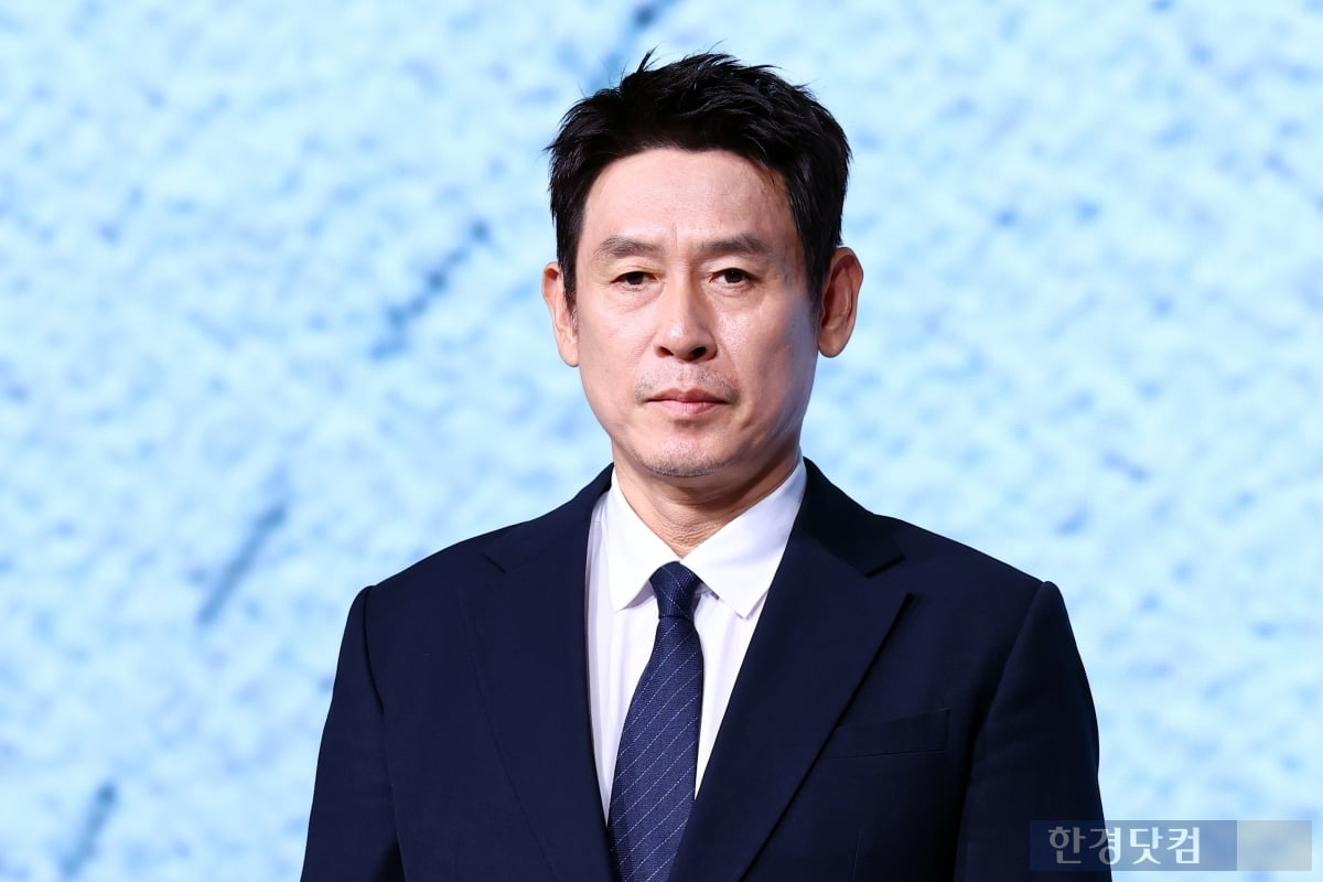 [포토] 설경구, '완벽한 슈트핏'