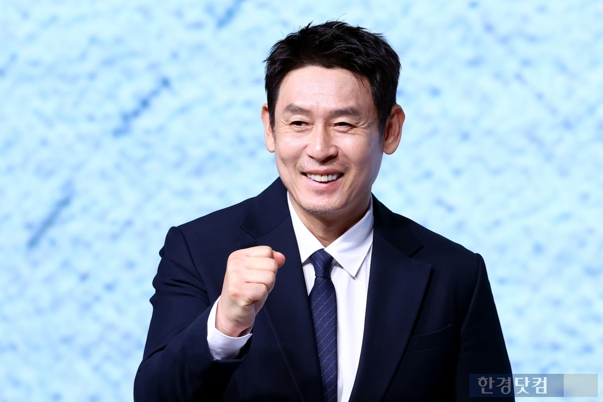 [포토] 설경구, '완벽한 슈트핏'