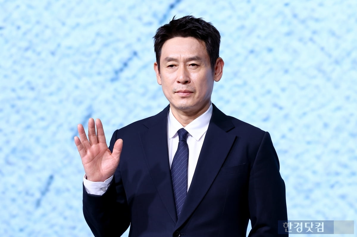 [포토] 설경구, '완벽한 슈트핏'