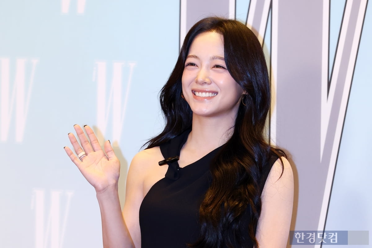 [포토] 김세정, '블랙 드레스 입고 우아하게~'