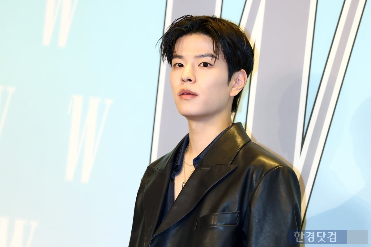 [포토] 스트레이 키즈 승민, '블랙으로 멋지게 입고~'