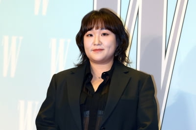 [포토] 이수지, '예쁘게 입고 오늘은 얌전하게~'