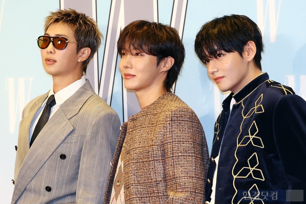 [포토] BTS RM-제이홉-뷔, '멋진 모습으로 깜짝 등장'