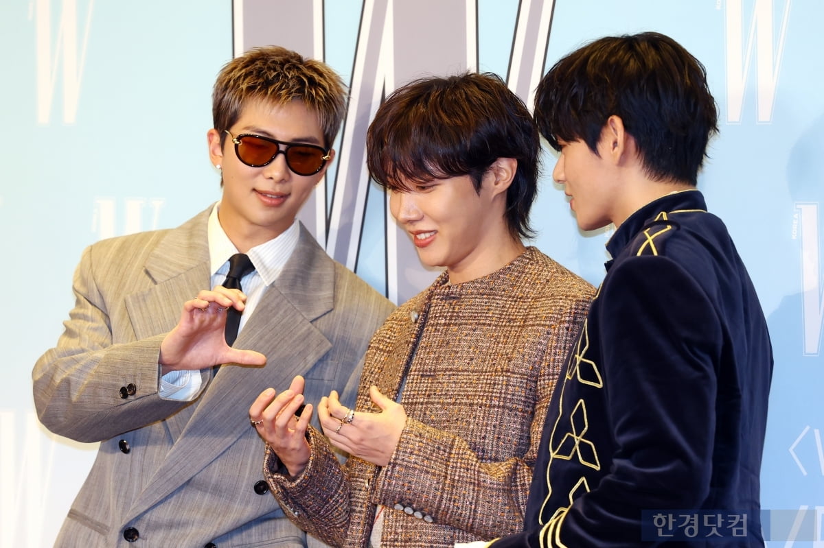 [포토] BTS RM-제이홉-뷔, '멋진 모습으로 깜짝 등장'