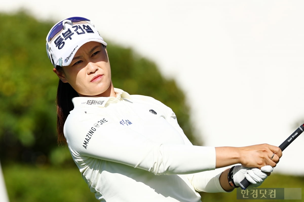 [포토] 지한솔, '군더더기 없는 깔끔한 티샷' (상상인·한경 와우넷 오픈 2025)