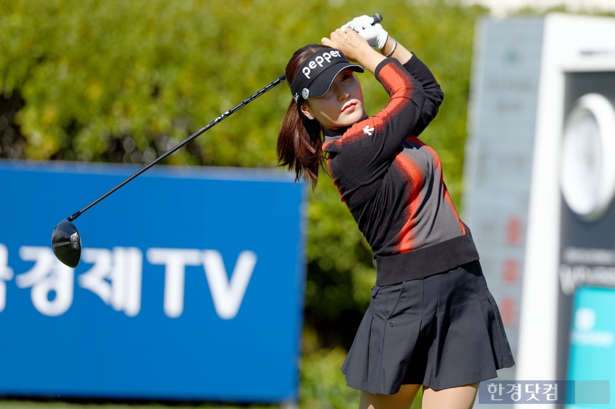 [포토] 황정미, '우승을 향한 힘찬 스윙' (상상인·한경 와우넷 오픈 2025)