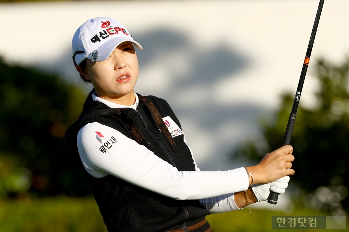 [포토] 문정민, '태양 속으로 날아라~' (상상인·한경 와우넷 오픈 2025)