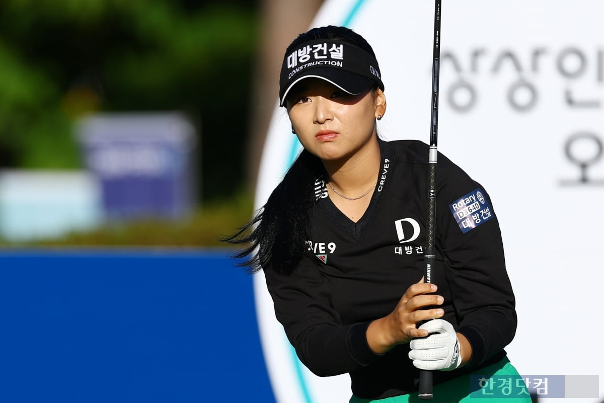 [포토] 주가인, '더 높은 곳으로~' (상상인·한경 와우넷 오픈 2025)