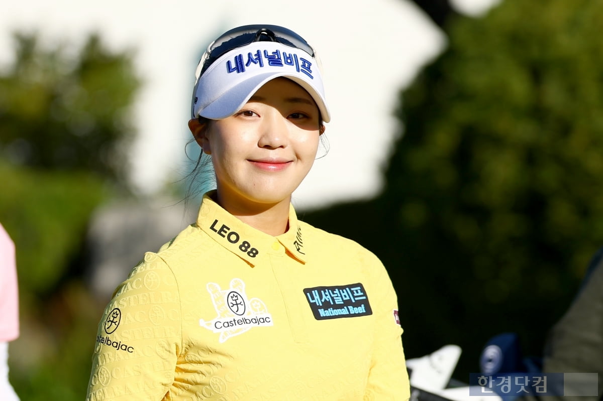 [포토] 전효민, '밝은 미소지으며 기분 좋은 출발' (상상인·한경 와우넷 오픈 2025)