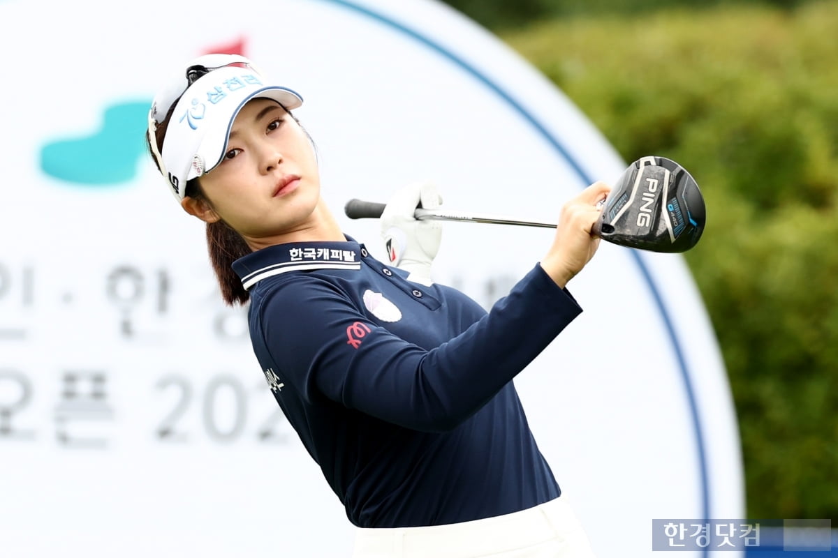 [포토] 전예성, '리더보드 상단을 향해 올라가자~' (상상인·한경 와우넷 오픈 2025)