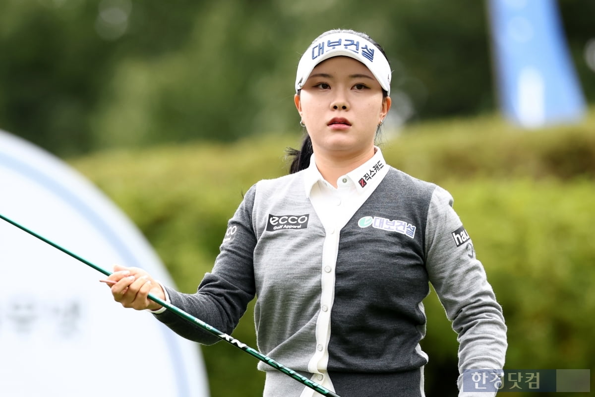 [포토] 서어진, '페어웨이 가운데로 날아라~' (상상인·한경 와우넷 오픈 2025)