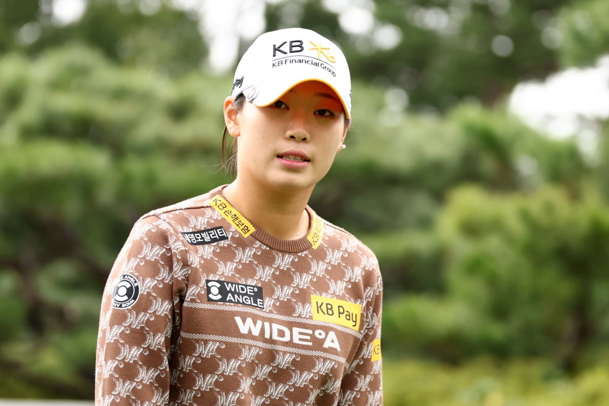 [포토] 방신실, '바람을 뚫고 날아라~' (상상인·한경 와우넷 오픈 2025)