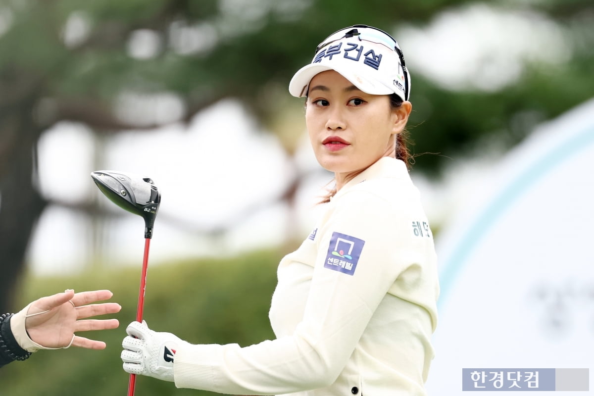 [포토] 지한솔, '힘차게 날려 보낸다' (상상인·한경 와우넷 오픈 2025)