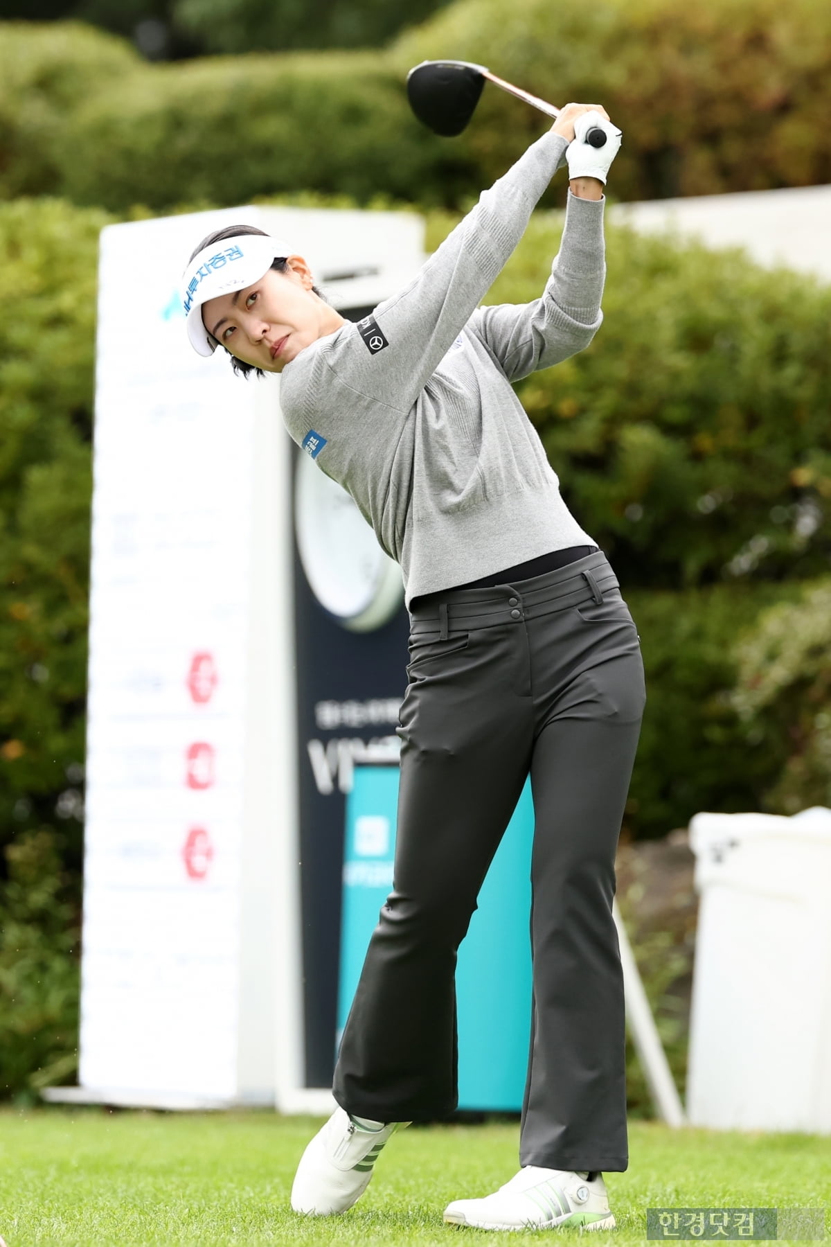 [포토] 박민지, '리더보드 위로 올라가자' (상상인·한경 와우넷 오픈 2025)