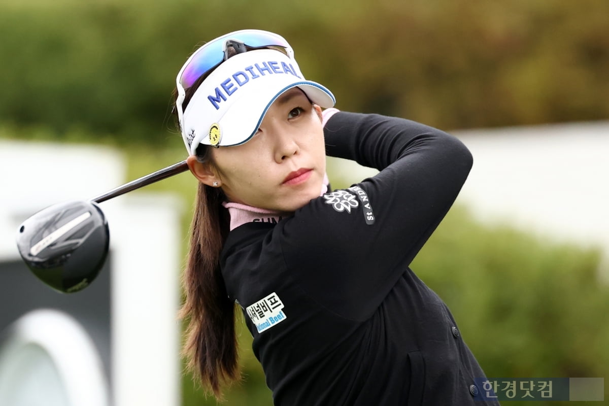 [포토] 배소현, '그림 같은 티샷' (상상인·한경 와우넷 오픈 2025)