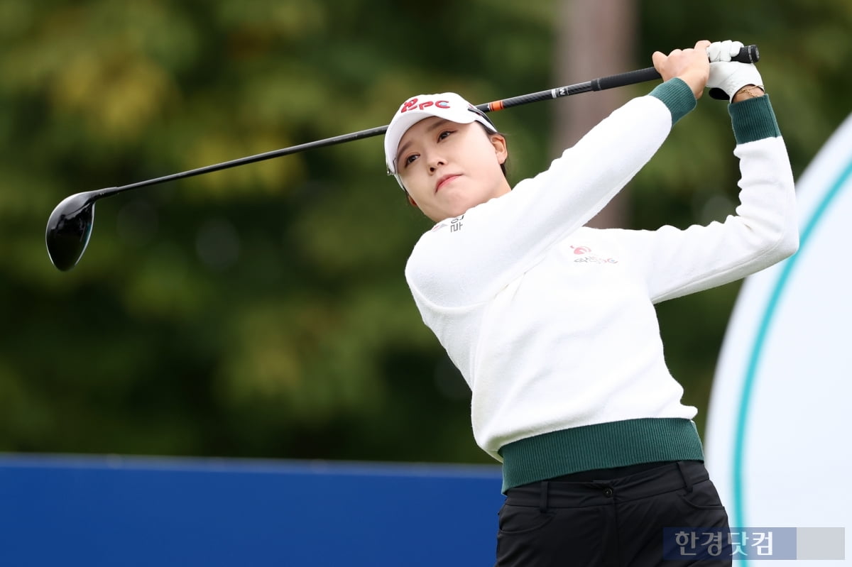 [포토] 문정민, '페어웨이로 가라~' (상상인·한경 와우넷 오픈 2025)