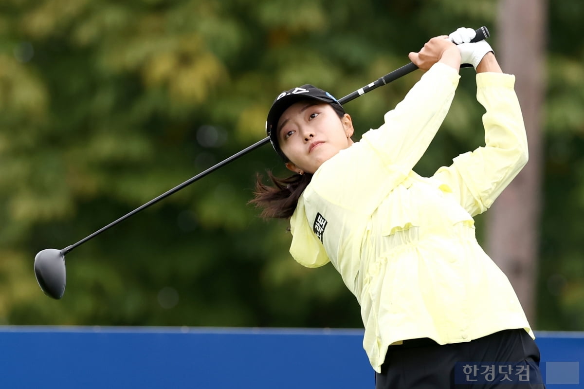 [포토] 윤혜림, '하늘 위로 날아라~' (상상인·한경 와우넷 오픈 2025)