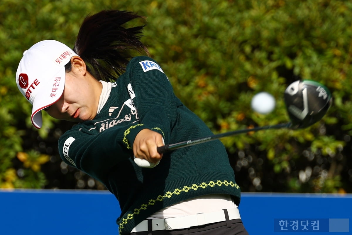 [포토] 황유민, '팬들 감탄하는 힘찬 스윙' (상상인·한경 와우넷 오픈 2025)