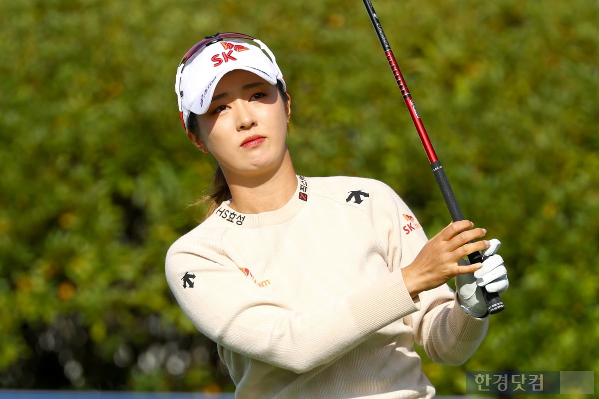 [포토] 김재희, '그림 같은 티샷' (상상인·한경 와우넷 오픈 2025)