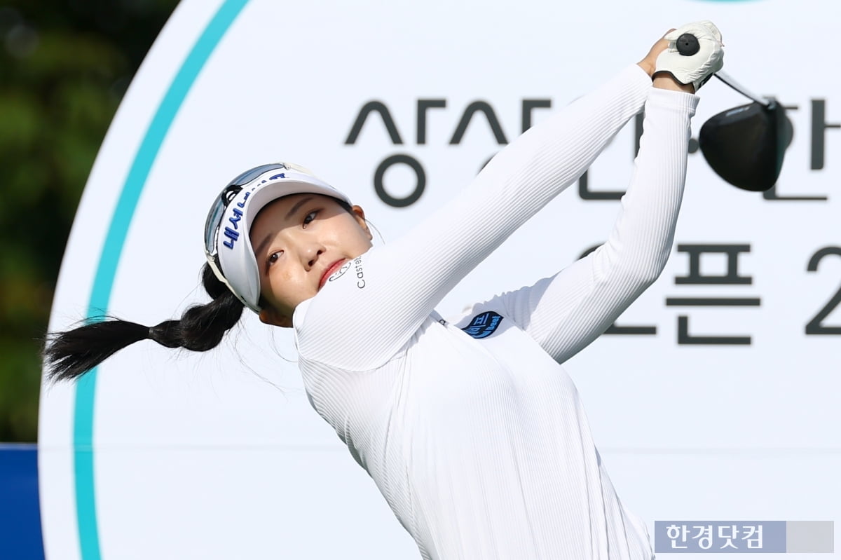 [포토] 전효민, '작은 체구지만 다부진 티샷' (상상인·한경 와우넷 오픈 2025)