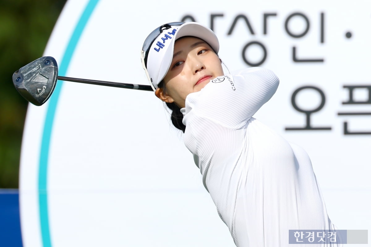 [포토] 전효민, '작은 체구지만 다부진 티샷' (상상인·한경 와우넷 오픈 2025)