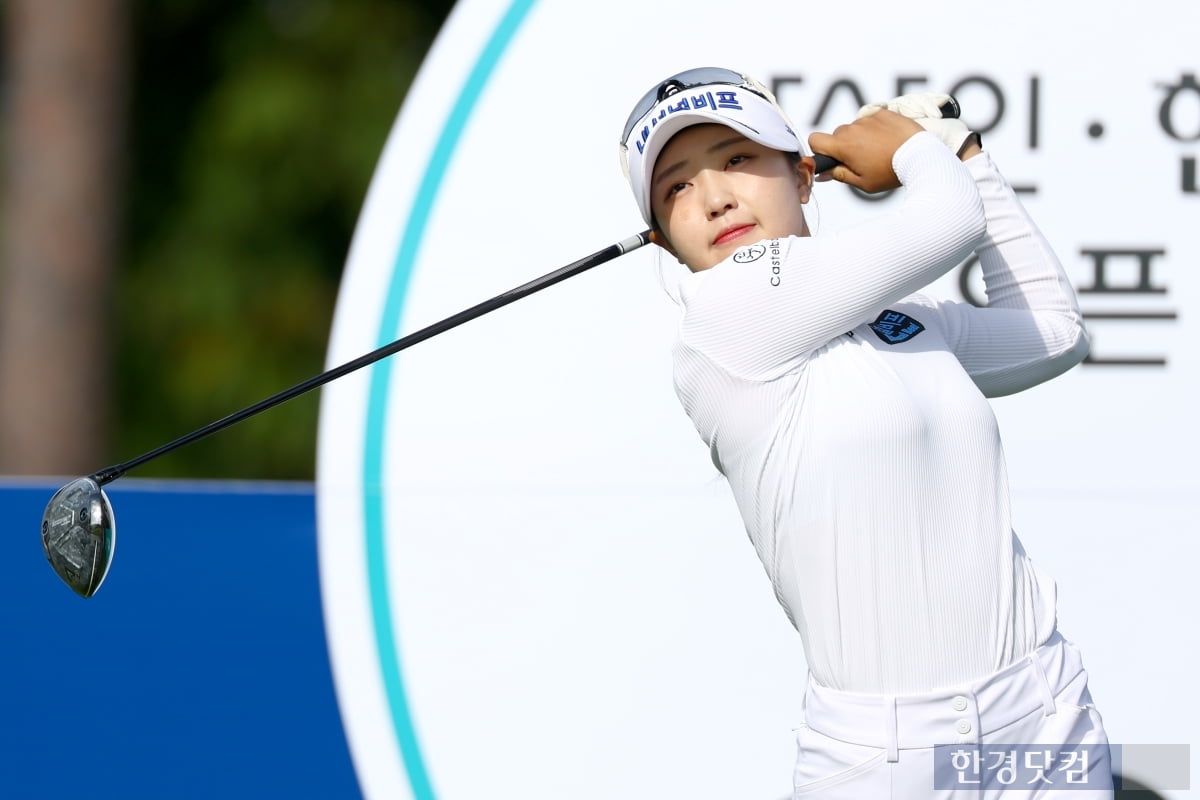 [포토] 전효민, '작은 체구지만 다부진 티샷' (상상인·한경 와우넷 오픈 2025)