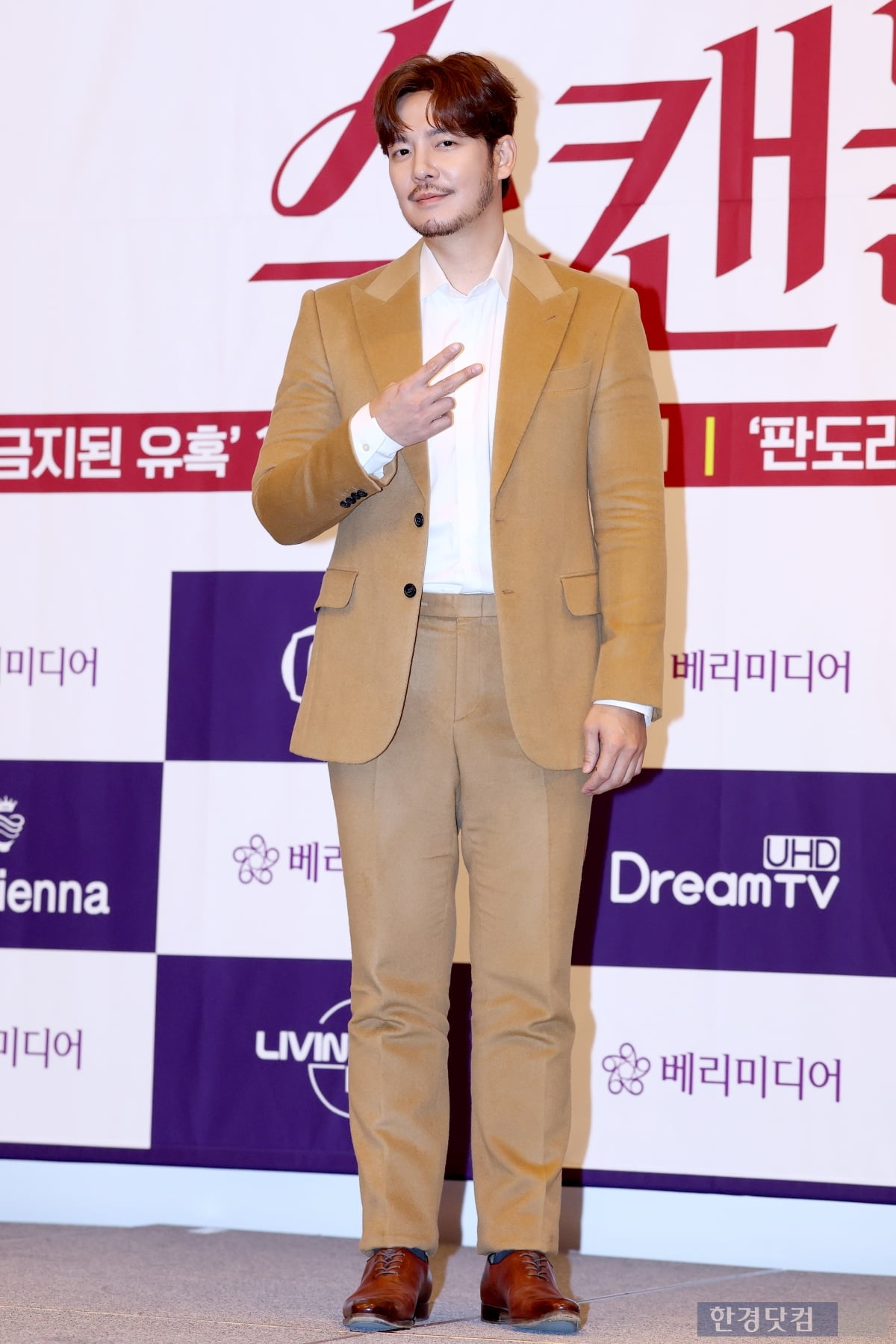 [포토] 강은탁, '멋진 모습에 눈길'