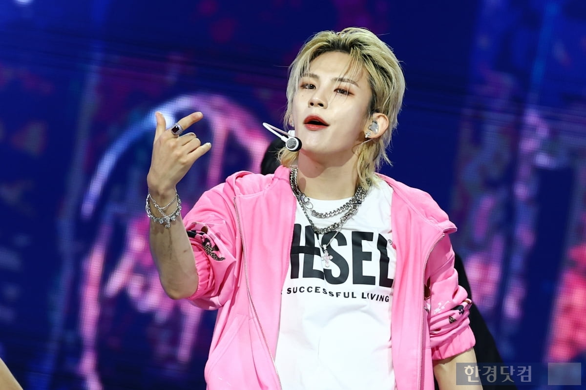 MIN, '감탄을 부르는 멋진 두 남자'