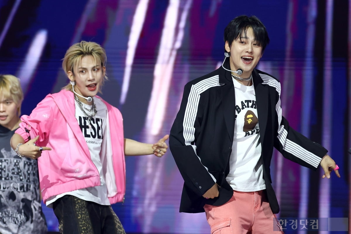 MIN, '감탄을 부르는 멋진 두 남자'