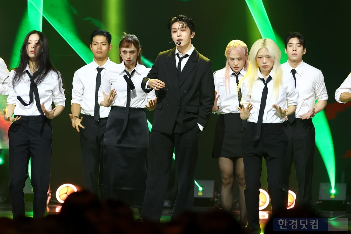 [포토] 키노, '카리스마 넘치는 상남자 눈빛'