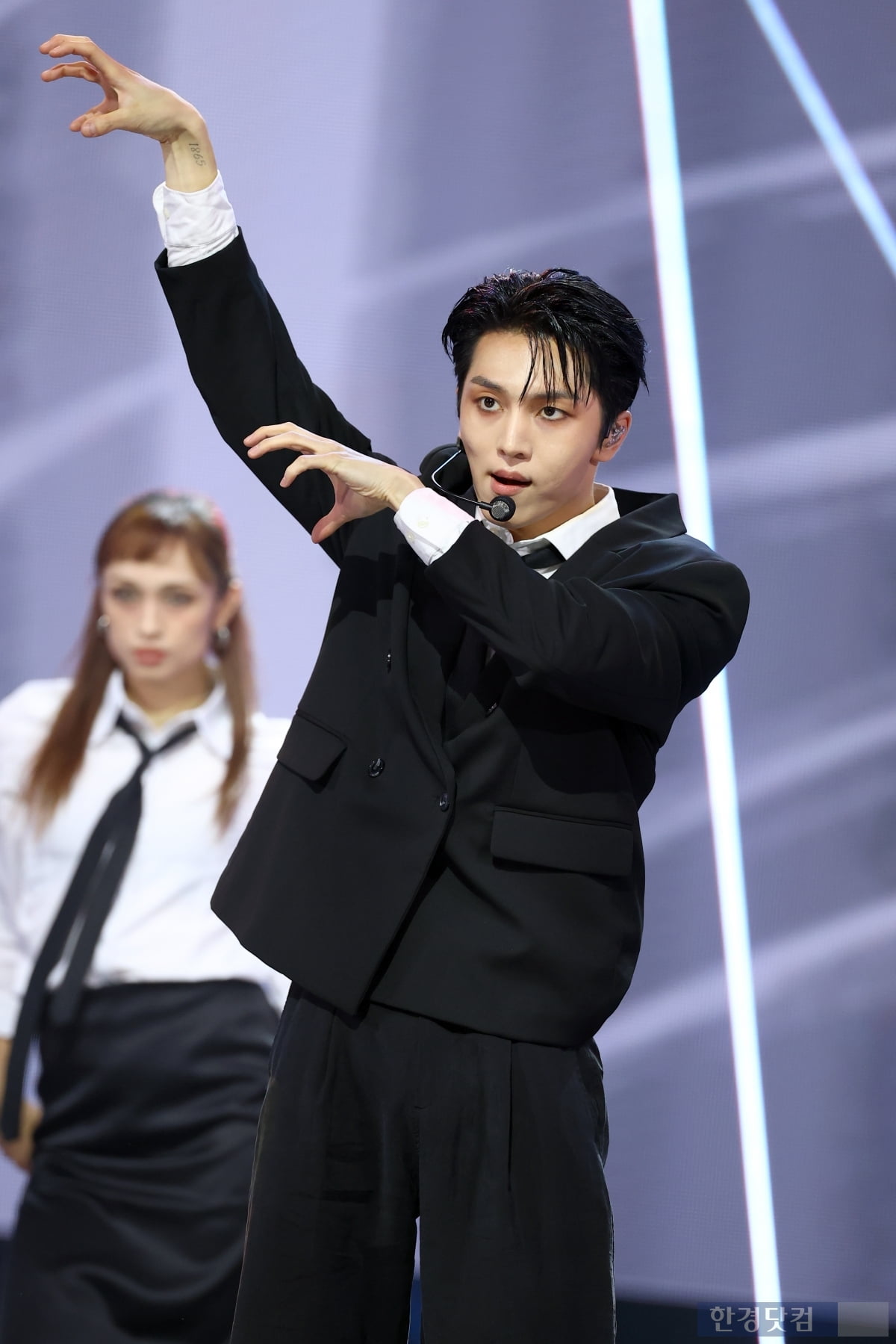 [포토] 키노, '카리스마 넘치는 상남자 눈빛'