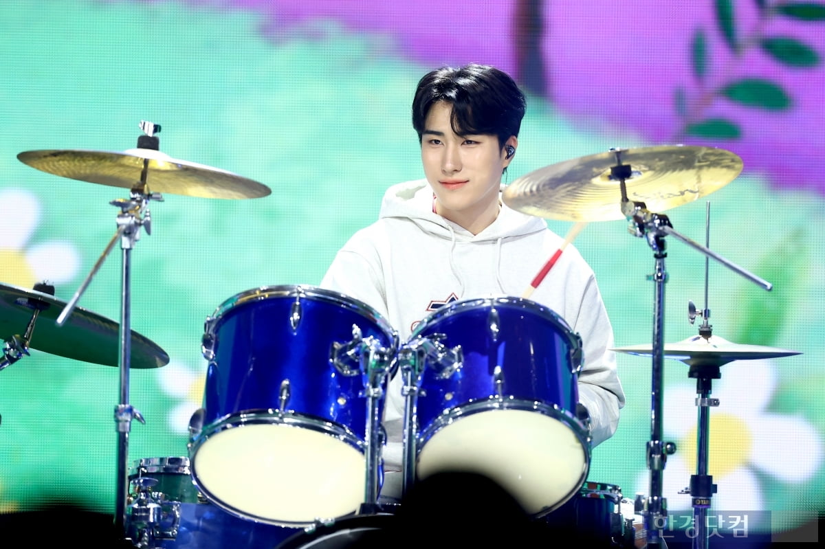 [포토] 원위, '팬들 마음 흔드는 멋진 남자들'