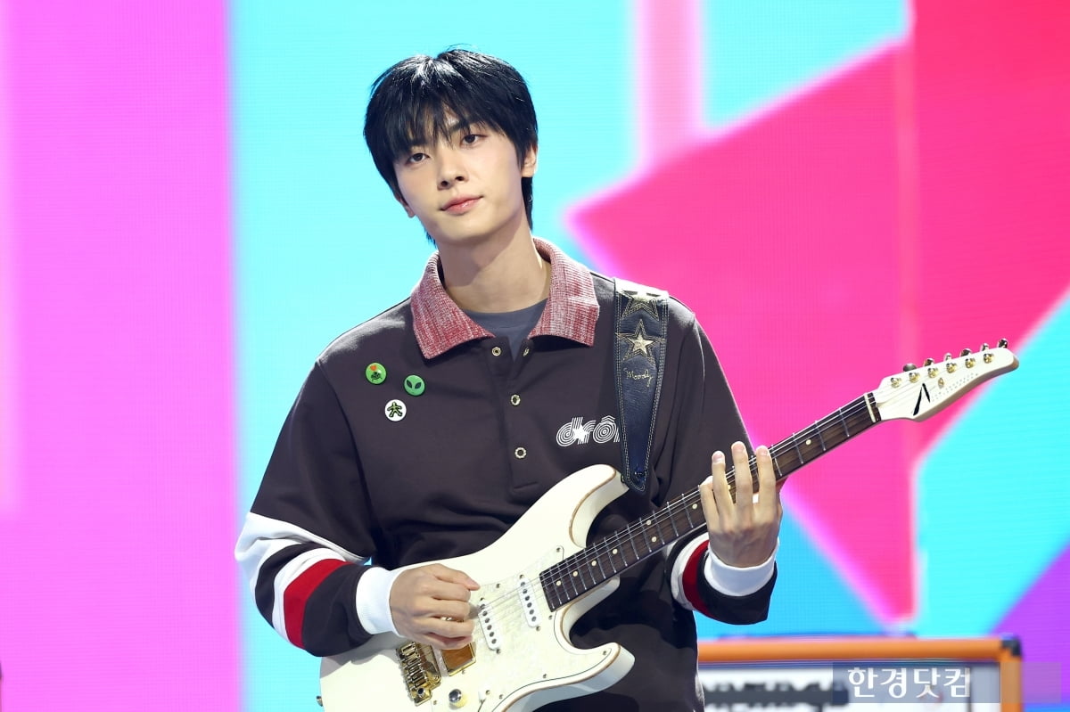 [포토] 원위, '팬들 마음 흔드는 멋진 남자들'