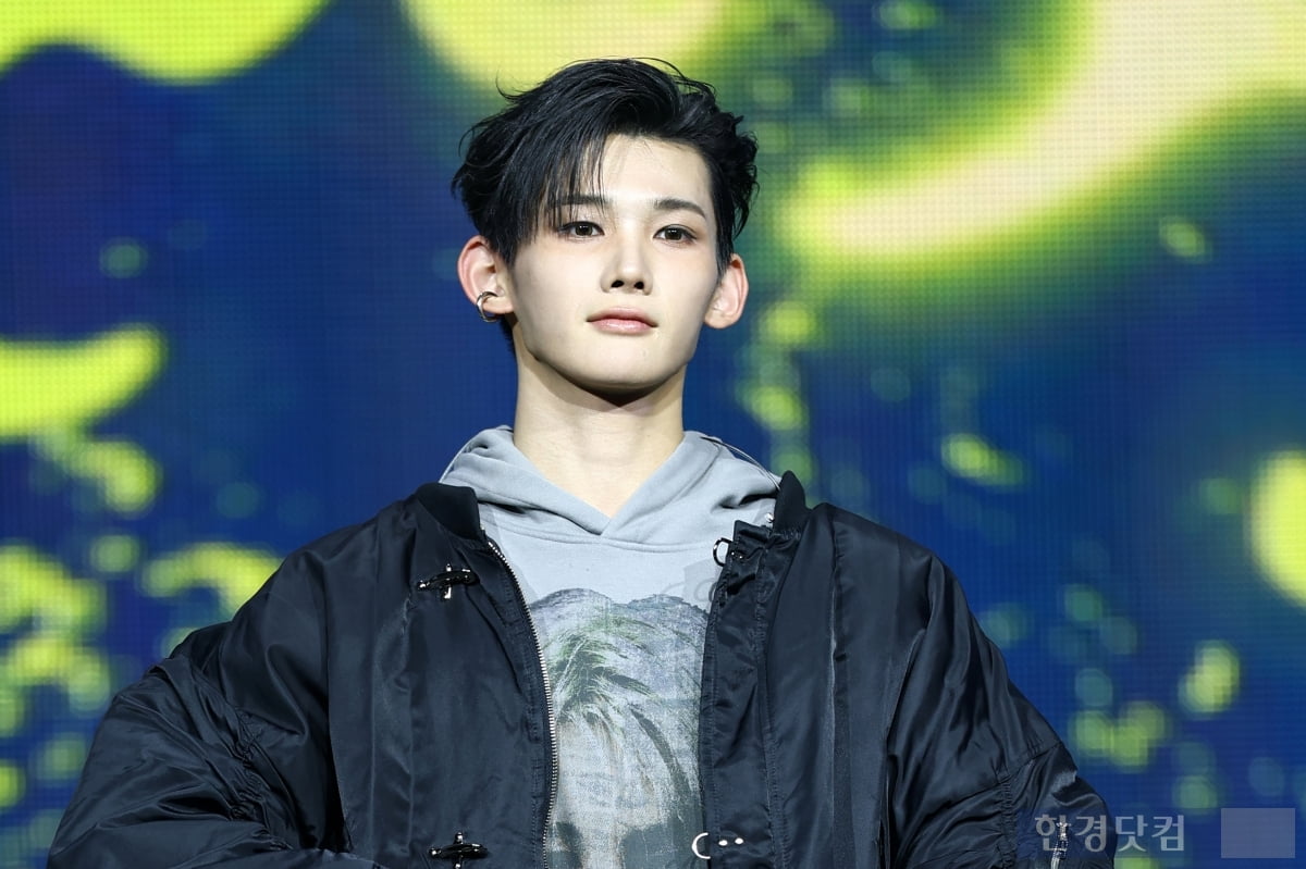 [포토] 앤팀 조, '팬들 반하게 만드는 잘생김'