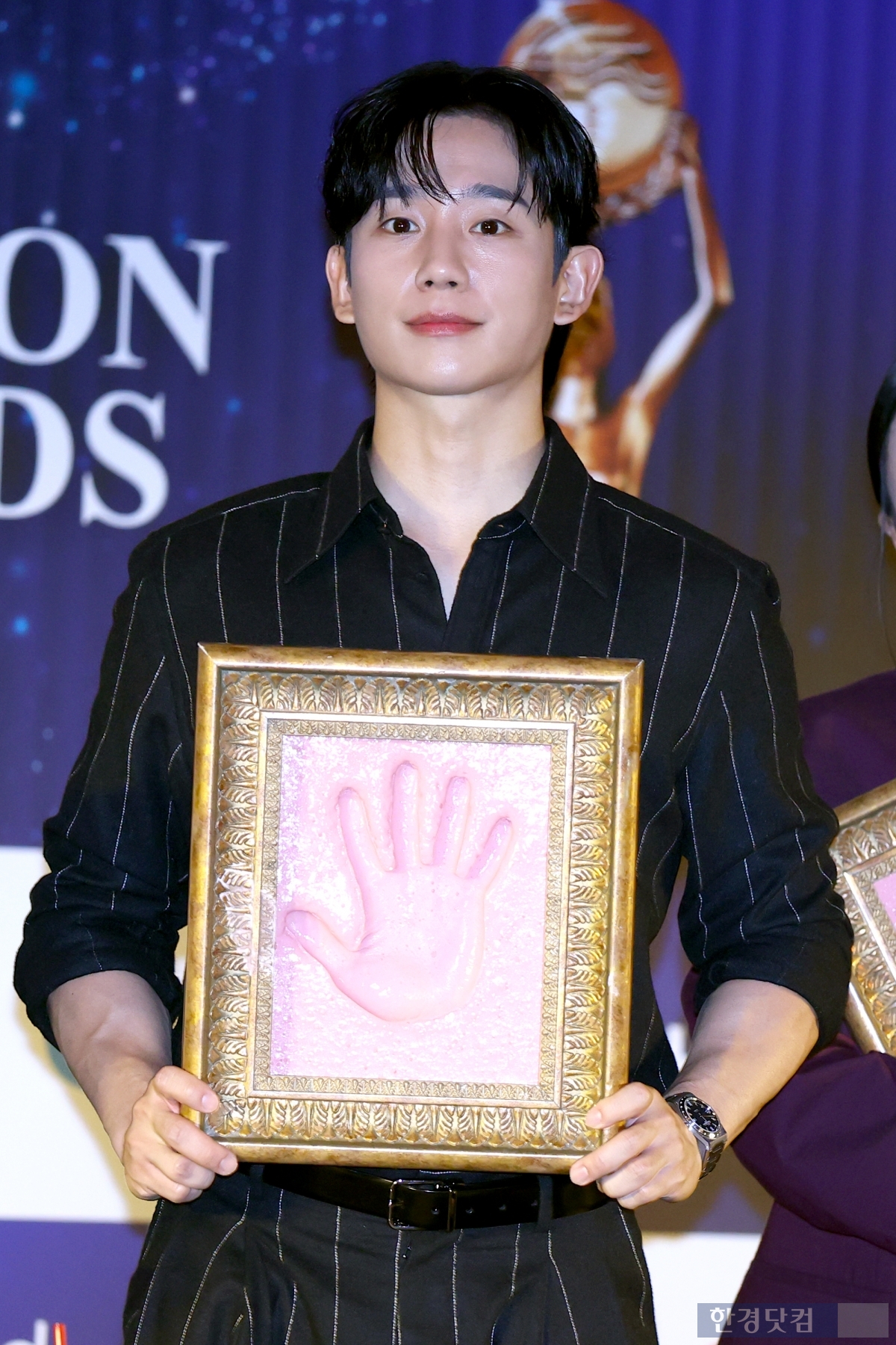 [PHOTOPIC] 핸드프린팅 들고 미소짓는 '45회 청룡영화상 수상자들'