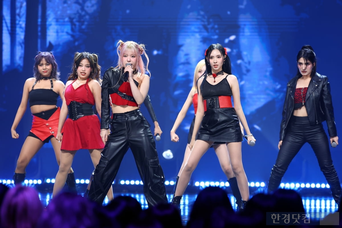 I, '강렬한 모습에 시선강탈'