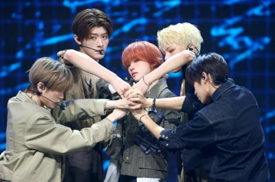 [포토] AM8IC, '호흡 척척 완벽한 군무'