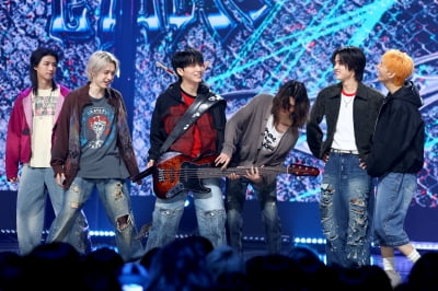 [포토] 엑스디너리 히어로즈, '빌런즈 마음 흔드는 멋짐'