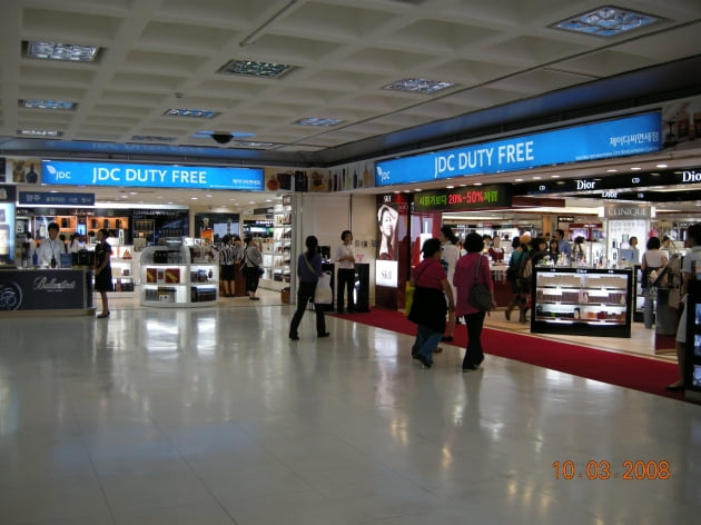 [변병준의 관세이야기] 환율 1400원 시대, 면세점이 더 비싸다?