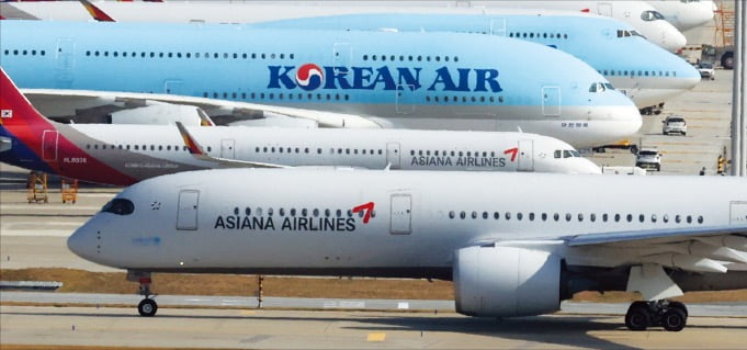 인천국제공항에 대기중인 대한항공·아시아나항공 여객기./사진=뉴스1