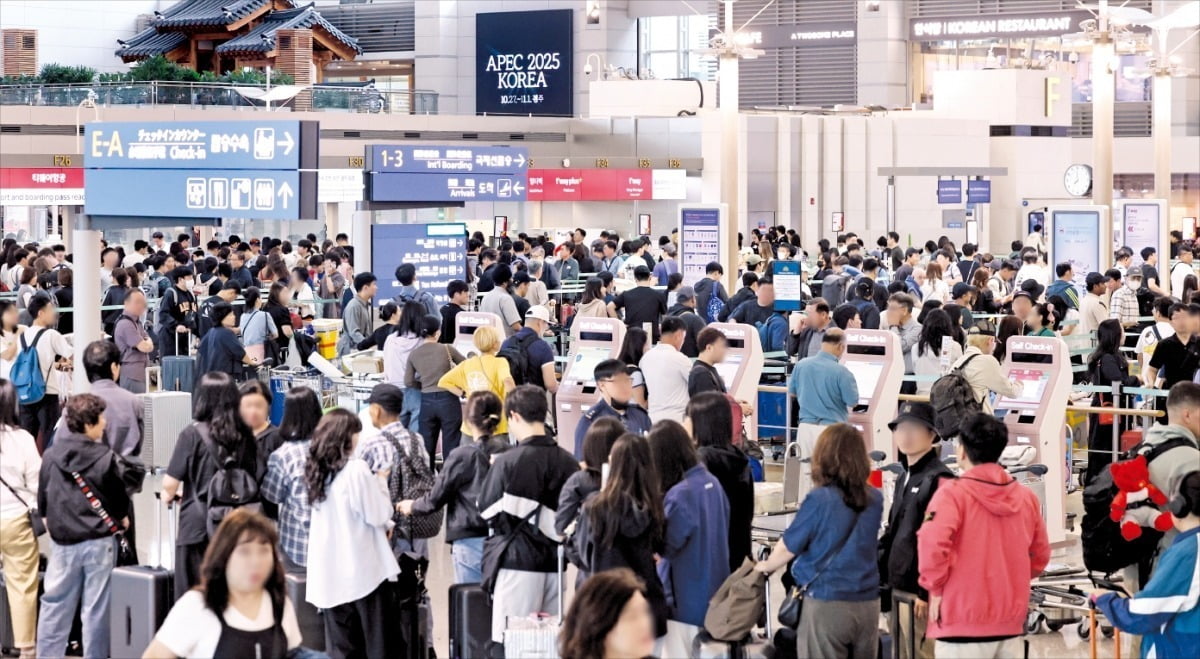 "3시간 전 오면 넉넉"…'최대 여객 예상' 인천공항, 연휴 첫날 '순항'
