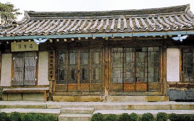 성북동에서 건진 만해시편 연작 [고두현의 아침 시편]