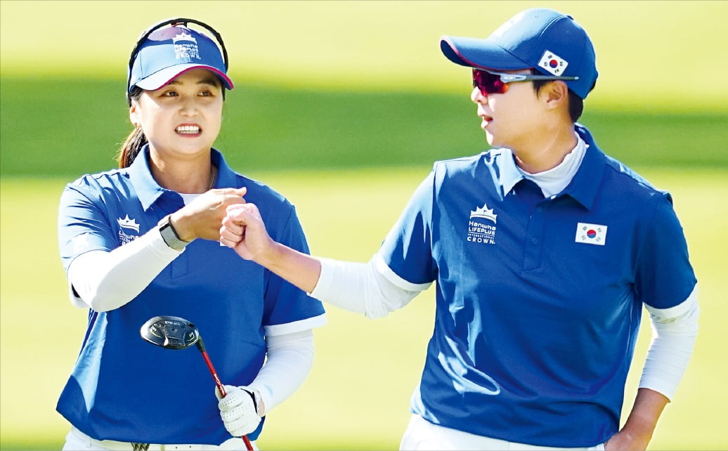 '환상 호흡' 김효주·최혜진 첫승…왕좌탈환 시동 걸었다