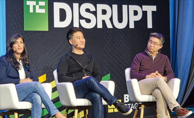 "전문직 대체할 AI 봇물…2040년 무료진료 시대 온다"