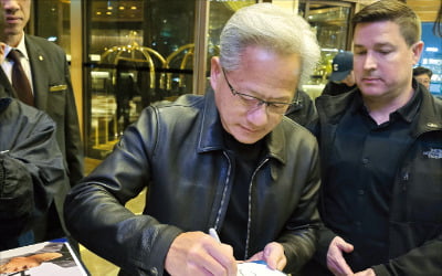 [단독] 엔비디아 젠슨 황 "삼성에 아주 많은 자신감 갖고 있다"