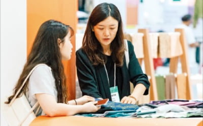 K패션 타고 꽃핀 韓 섬유…스판덱스·냉감소재 러브콜